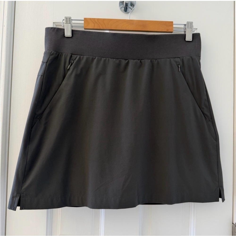 Quince Performance Tech Skort Women’s Size Large Dark Olive Green Athleisure